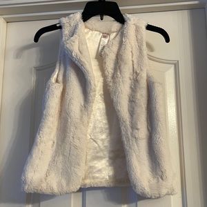 Beauties designed in Los Angeles fur vest, size M (6-8)